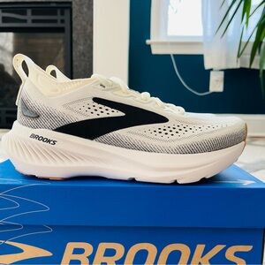 Brooks Women's Glycerin 23 Wide/D Black/White/Biscuit 120465-1D-192